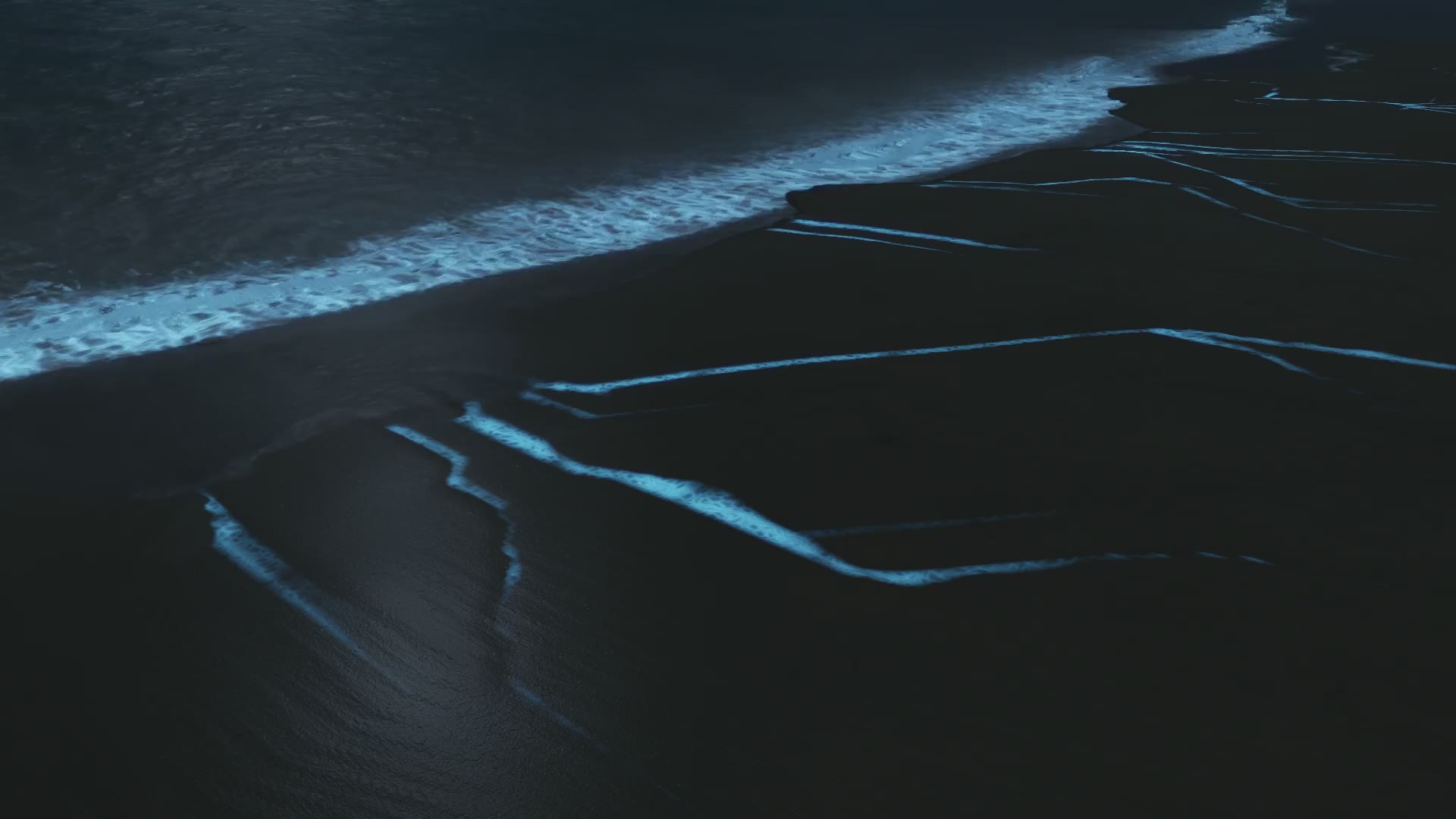 夜の水際に、波の余韻。の画面